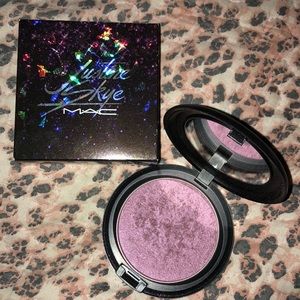 MAC Justine Skye Iridescent Pressed Powder